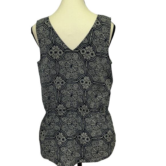 Banana Republic Cinch Waist Navy and White Tank Blouse Size S - office 2 evening - Picture 2 of 9